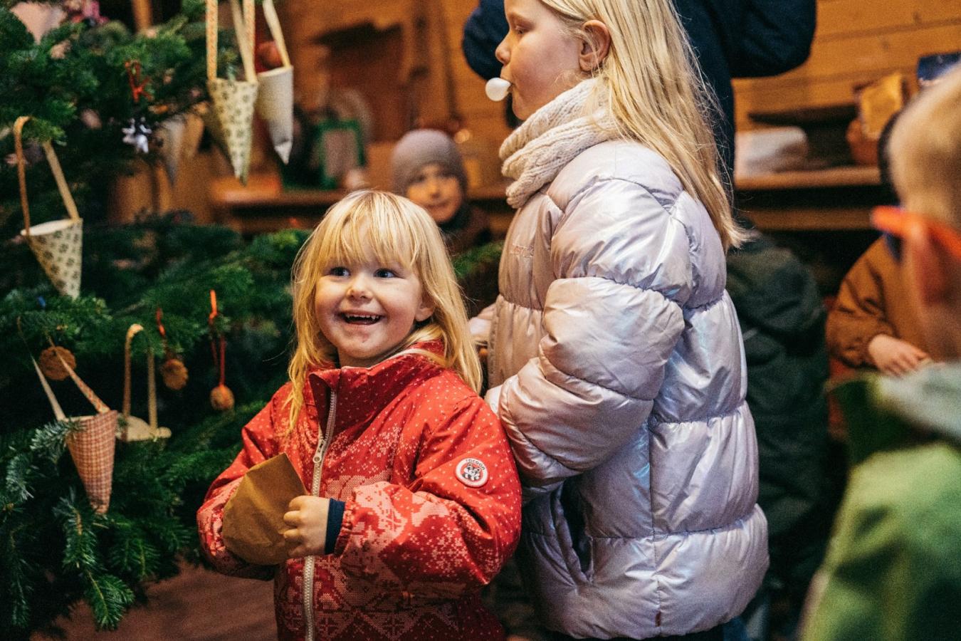 Juletræspyntning Færgegården